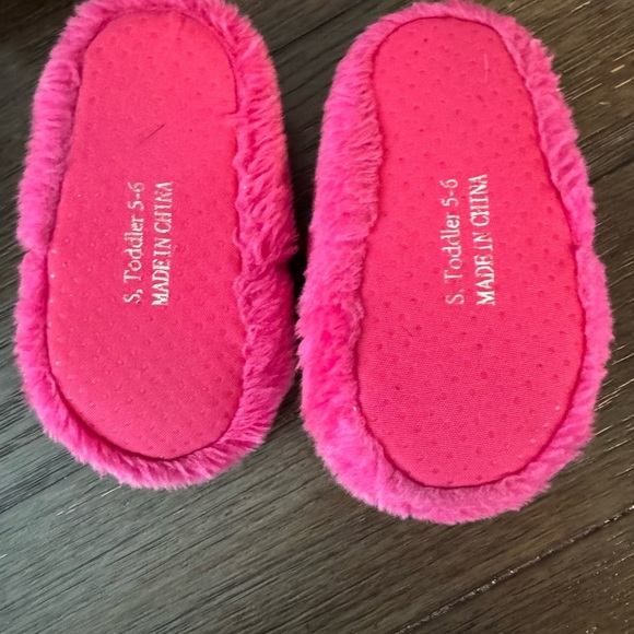 Girls Minnie Mouse slippers size 5/6 toddler - Picture 3 of 3